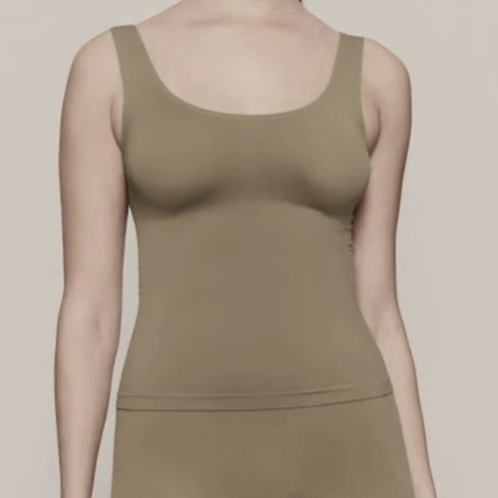 NEW SKIMS Soft Smoothing Seamless Tank Top (Army) - SKIMS